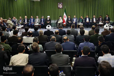 دیدار جمعی از شاعران و اهالی فرهنگ و ادب با رهبر انقلاب