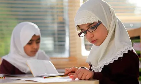 Wasichana Waislamu wanaovaa Hijabu shuleni Uingereza kusailiwa