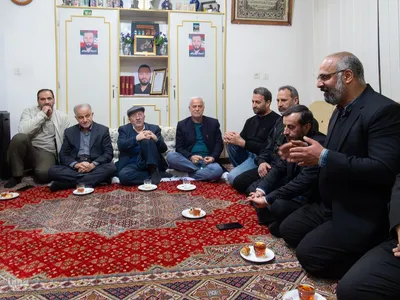 دیدار مسئولان شهری اصفهان با خانواده شهید مدافع امنیت، امیر باقری
