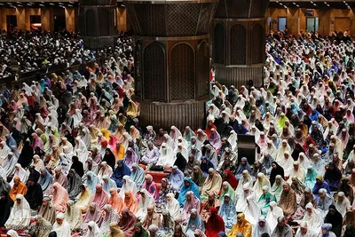 اقامه نماز جماعت ملل مسلمان در ماه رمضان 
