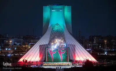 نورافشانی جشن پیروزی انقلاب اسلامی در میدان آزادی
