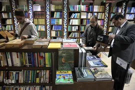 کتابگردی عبدالهادی فقهی‌زاده، معاون قرآن و عترت وزیر فرهنگ و ارشاد اسلامی 