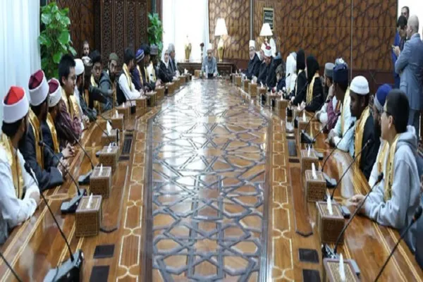 شيخ الأزهر: حفظ القرآن يبنى جيلاً قادراً على حمل رسالة الإسلام + صور