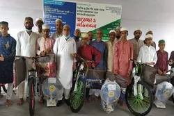 টানা ৪১ দিন জামাতে নামাজ পড়ায় কিশোররা পুরস্কার পেল বাইসাইকেল, ফ্যান ও জায়নামাজ