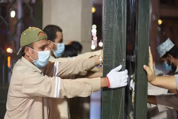 بالصور والفيديو...إعادة فتح المسجد النبوي أمام المصلين