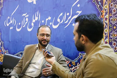 حضور محمد بابایی، مدیر اجرایی مرکز طبع و نشر قرآن کریم در غرفه ایکنا