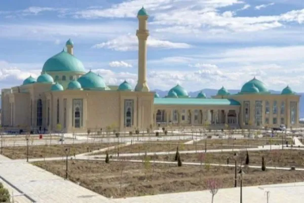 Naxçıvanda böyük məscid kompleksi tikilir