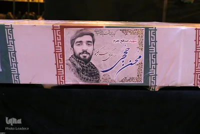 حضور رهبر معظم انقلاب در کنار پیکر شهید حججی