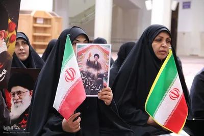 بیعت روحانیون و طلاب فارس با سومین رهبر معظم انقلاب