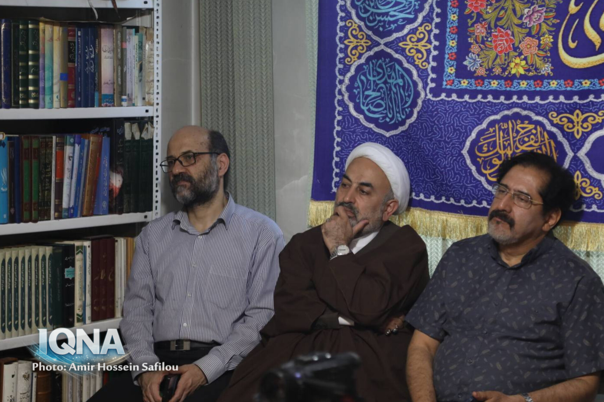 خانهای که از کتاب و خاطره روشن است خانهای که از کتاب و خاطره روشن است