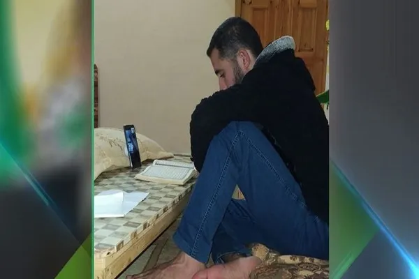كورونا لم يوقفهم..حفاظ القرآن بغزة يتدارسونه عبر الإنترنت