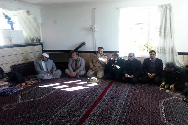 دیدار با خانواده شهدا به عنوان یک فرهنگ در جامعه نهادینه شود