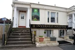Mosque in Scotland Sends Out Meals for People in Need amid COVID-19 Crisis