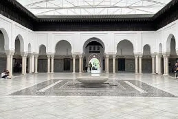 Lecture du Coran dans une église : la Grande Mosquée de Paris réagit