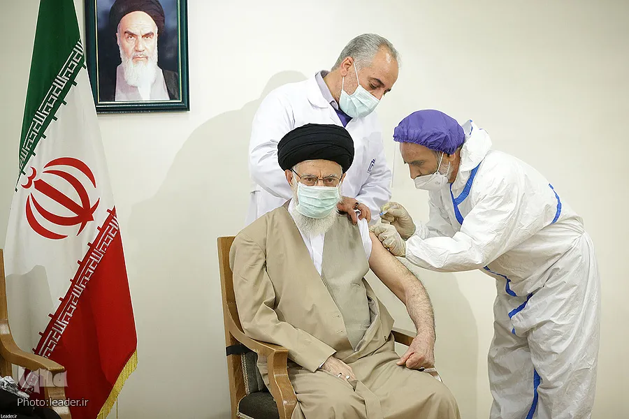 İnqilab Rəhbəri «COV-Iran Barəkət» vaksininin birinci dozasını vurdurublar