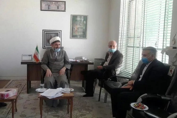 جوانان را با برنامه‌های شاد و مؤمنانه جذب كنیم