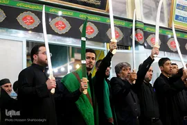 ⁨دسته‌ی عزاداری «مشق شمشیر» در قم⁩