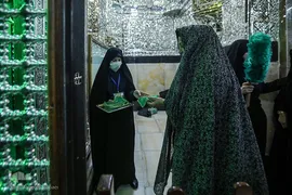 مراسم غبارروبی حرم حضرت عبدالعظیم در ایام شهادت حضرت زهرا (س)