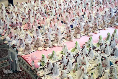 جشن تكلیف دانش‌آموزان شیرازی در حرم شاهچراغ(ع)