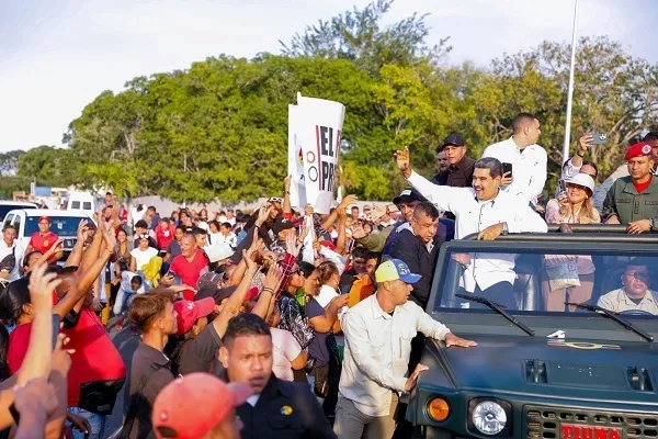 Venezuela Devlet Başkanı Siyonist rejimin camilere yönelik saldırılarını kınadı