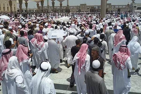 تشییع مفسر قرآن الجزایری به سمت بقیع+فیلم
