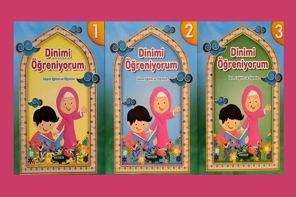 Publication de livres religieux et coraniques en 9 volumes, en Turquie