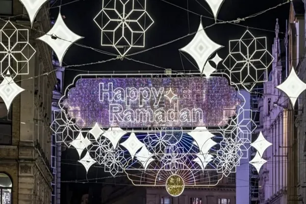 عمدة لندن يشرف على إطلاق إضاءة أنوار رمضان