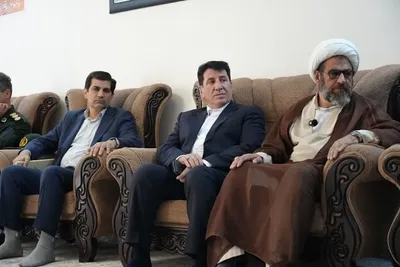دیدار استاندار لرستان با خانواده شهید رضایی در کوهدشت