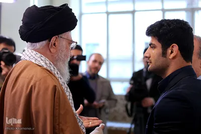 تجلیل رهبر انقلاب از پهلوان علیرضا کریمی