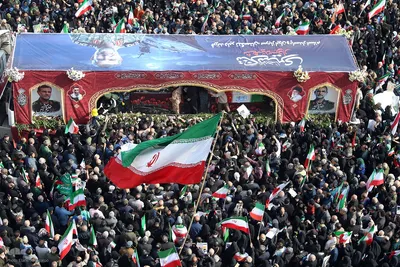 تشییع پیکر دریابان شهید «علیرضا تنگسیری» در میدان انقلاب