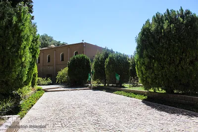 نگاهی به تاریخ در عمارت جهانی اکبریه بیرجند
