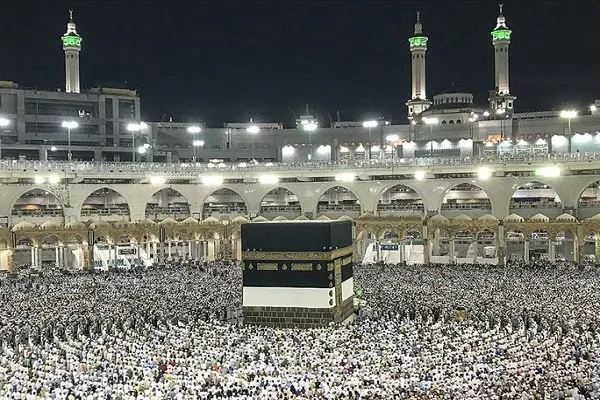 Suudi Arabistan'da umre ziyaretleri yeniden başladı