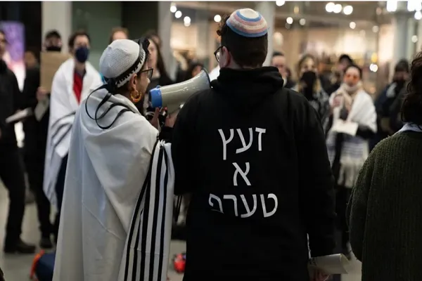 يهود مناهضون للصهيونية يقودون صلاة صباحية دعماً لفلسطين ببريطانيا