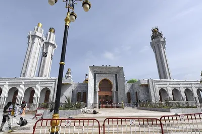 مسجد مسالک الجنان (مسیری به سوی بهشت) بزرگترین مسجد غرب آفریقا در داکار، پایتخت سنگال