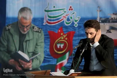 دومین محفل کاروان قرآنی انقلاب بر روی عرشه ناو بندر جمهوری اسلامی