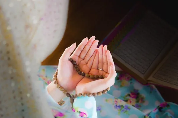 كل ما يحدث في الوجود مُقَدَّر من الله تعالى