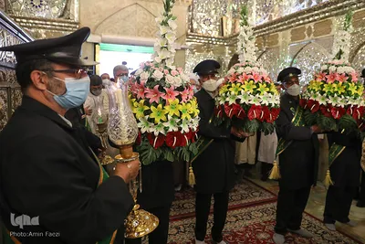 آیین گلابشویی و گل‌آرایی مضجع شریف حضرت احمدبن موسی(ع) به‌مناسبت ولادت باسعادت حضرت زینب(س)