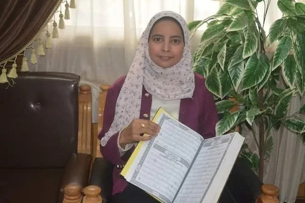 مصر: فتاة صعيدية تكتب القرآن كاملاً بالرسم العثمانى