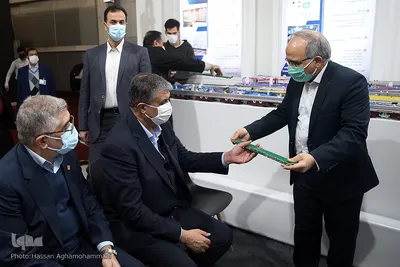 بازدید محمد اسلامی، رییس سازمان انرژی اتمی از نمایشگاه توانمندی‌ها و دستاوردهای جهاددانشگاهی