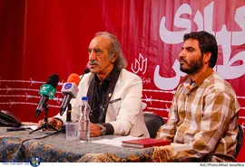 اسفندیار قره باغی در نشست خبری دومین جشنواره شعر،موسیقی و سرود ضد استکباری طنین