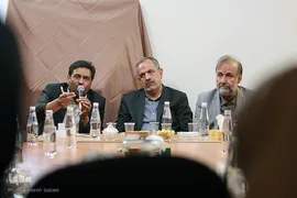 دیدار۴ چهره قرآنی کاندید شورای شهر تهران با هنرمندان و بانوان قرآن‌پژوه
