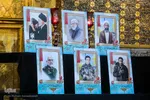 اهتزاز پرچم عزای حسینی بر فراز گنبد حرم رضوی

