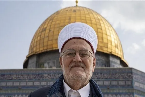 الإحتلال الاسرائيلي يقتحم المسجد الأقصى ومنزل خطيبه