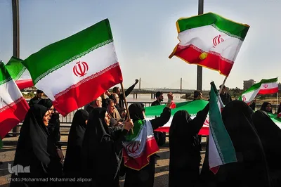 زنجیره انسانی در محکومیت تهدیدات حمله به پل‌ها و نیروگاه‌ها در اهواز