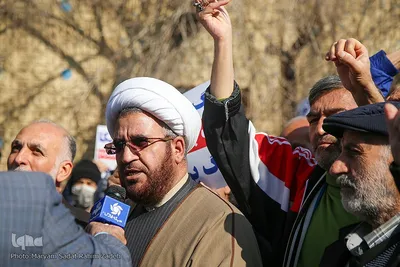 خروش انقلابی مردم ولایتمدار استان فارس در محکومیت نشریه فرانسوی