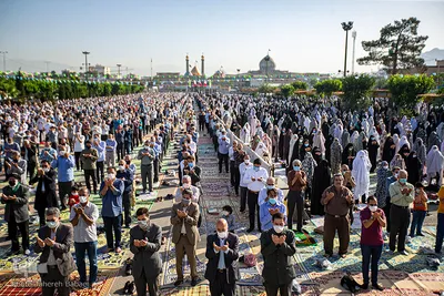 Gebet zum Fest des Fastenbrechens im Schrein von Abdul Azim Hasani (as)
