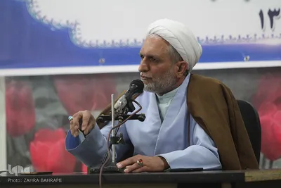 حجت‌الاسلام صفر قربان‌پور، مدیرکل تبلیغات اسلامی اسلامی استان مرکزی در گردهمایی روحانیون، هیئات مذهبی و مداحان اراک