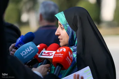اعضای هیأت دولت در جمع خبرنگاران