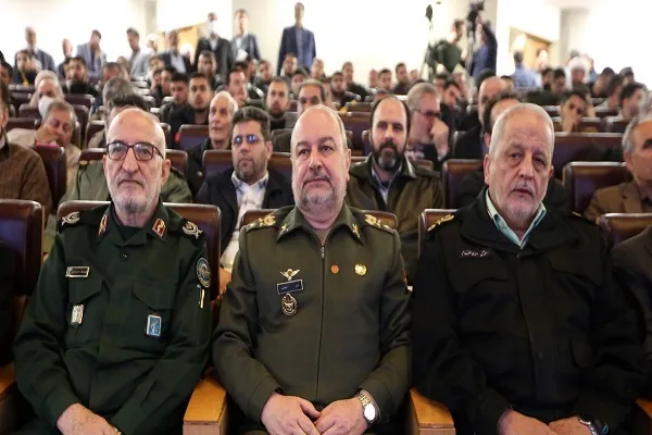 اجازه تحریف دفاع مقدس را به دشمنان ندهیم
