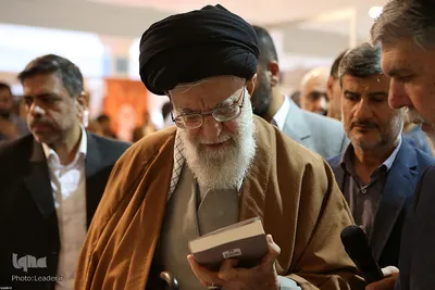 بازدید رهبر انقلاب اسلامی از نمایشگاه کتاب تهران